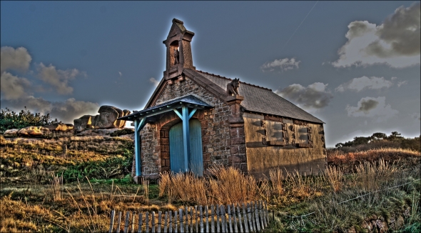 chapelle et sa gargouille proche phare de Ploumanac'h